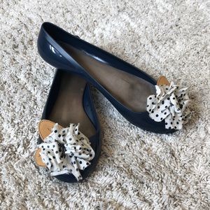 Jelly flats w/ flower embellishment made in Italy!